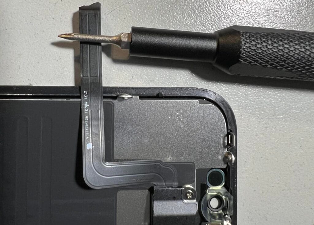 مشکل فلت اسپیکر گوشی های آیفون