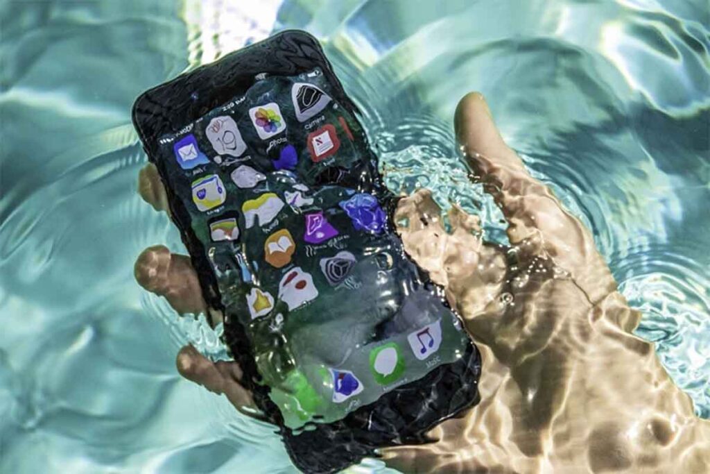 ویژگی ضد آب بودن گوشی آیفون